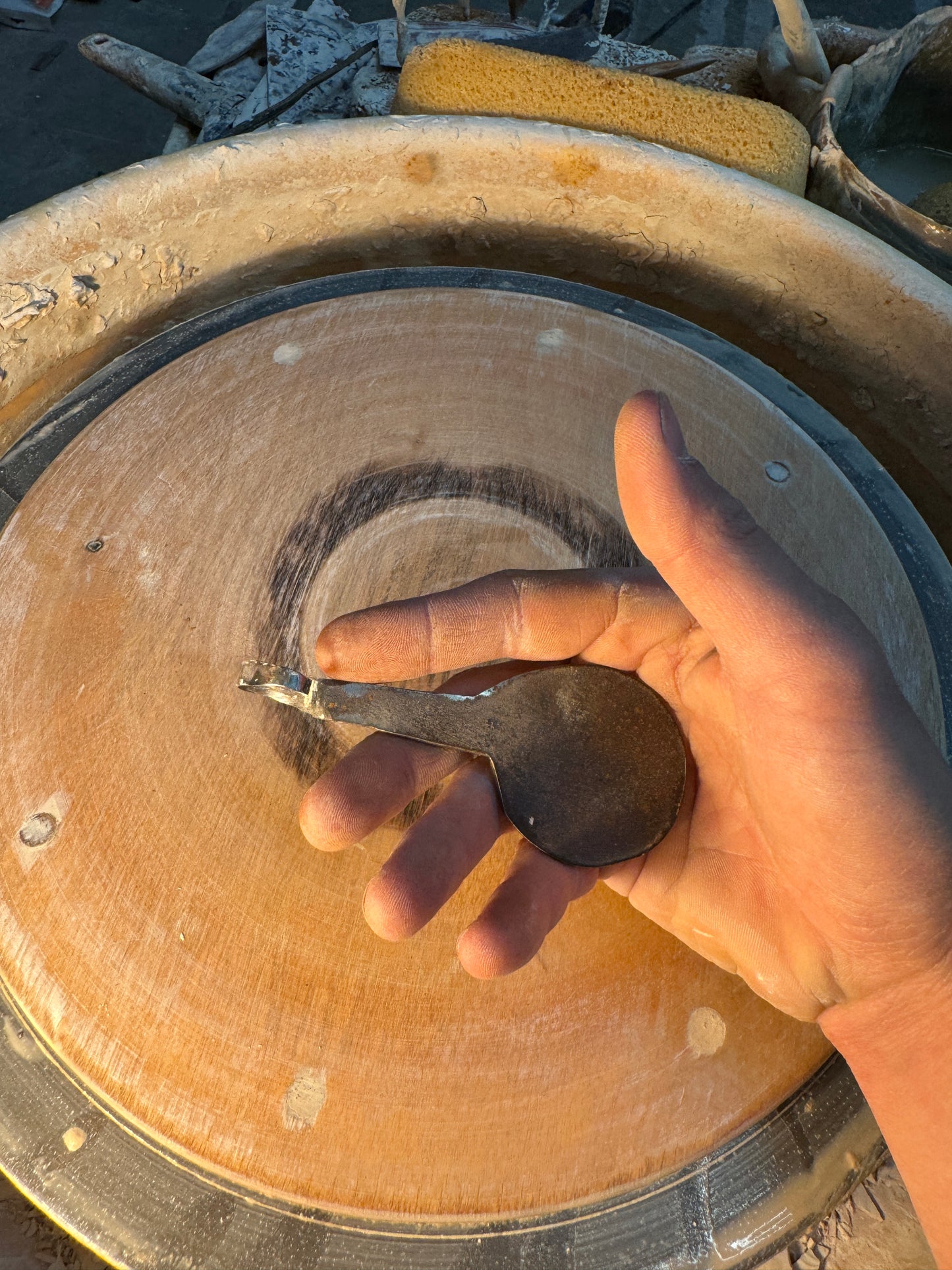 Pottery trimming tool