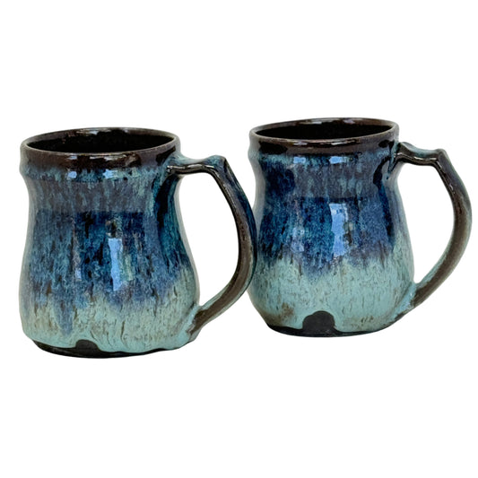 2 blue mugs